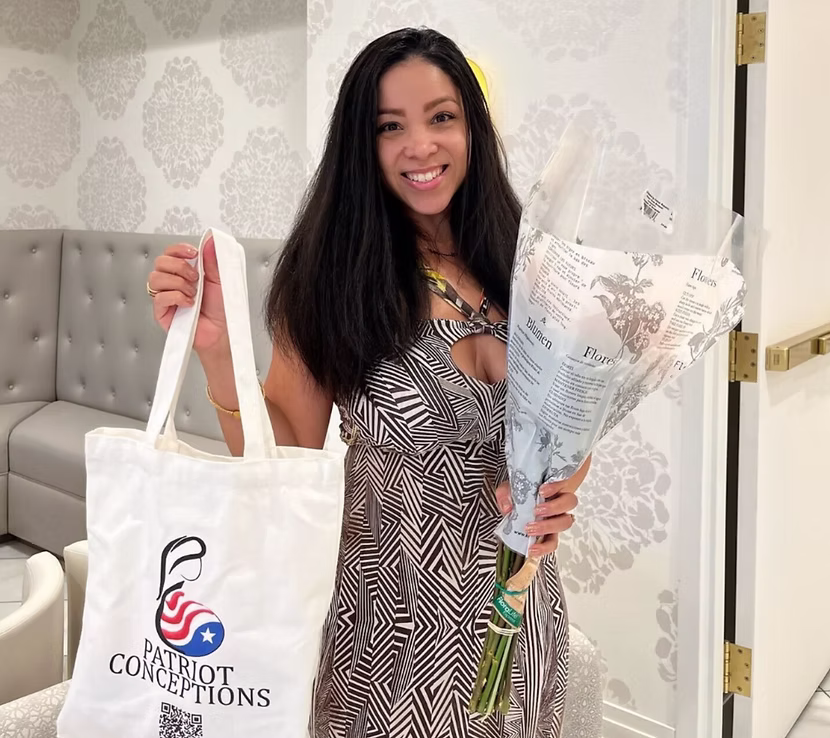 A Patriot Conceptions egg donor at her clinic visit with a welcome tote and flowers from the team