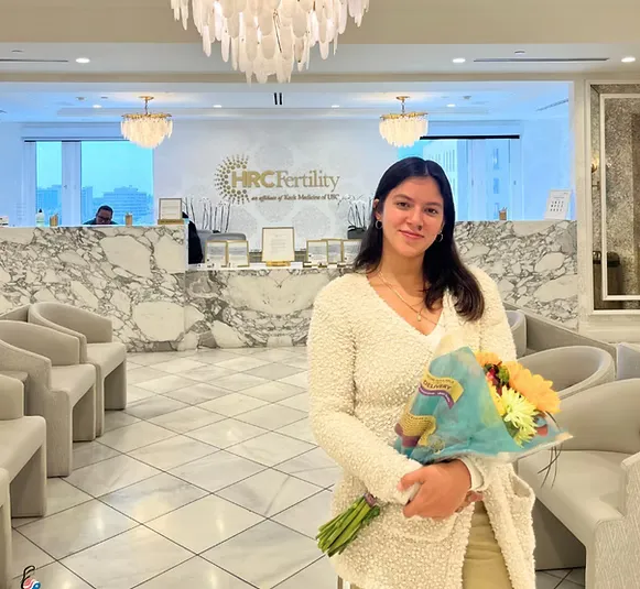 Intended parents meeting with a surrogacy coordinator to plan screening, matching, and clinic milestones